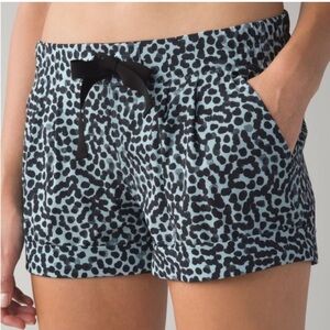 B-04‎ Lululemon Spring Break Away Short Ace Spot Tranquil